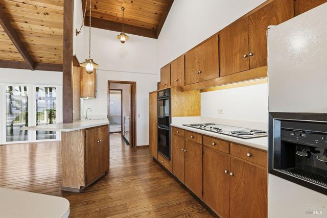 16 Burning Tree Dr, Novato, CA 94949