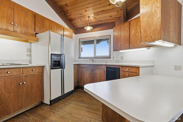 16 Burning Tree Dr, Novato, CA 94949