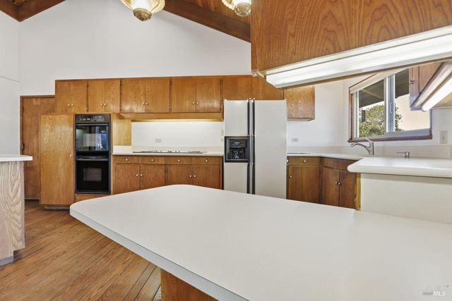 16 Burning Tree Dr, Novato, CA 94949