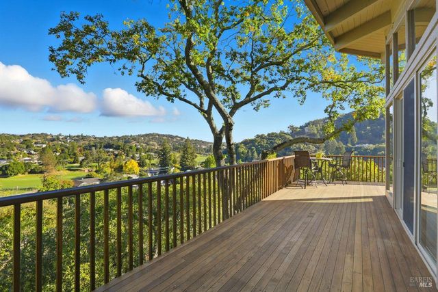 16 Burning Tree Dr, Novato, CA 94949