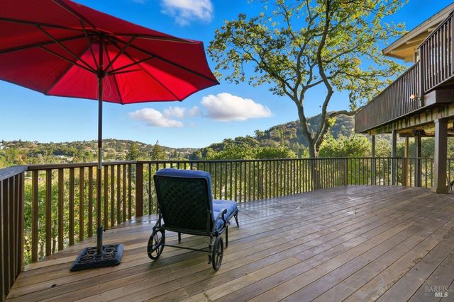 16 Burning Tree Dr, Novato, CA 94949