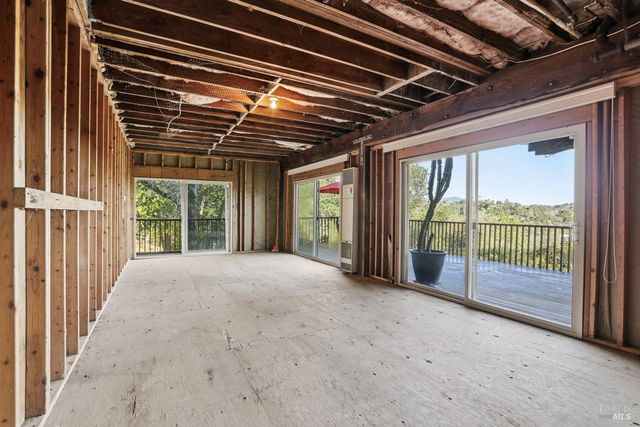 16 Burning Tree Dr, Novato, CA 94949