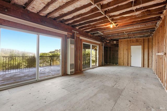 16 Burning Tree Dr, Novato, CA 94949