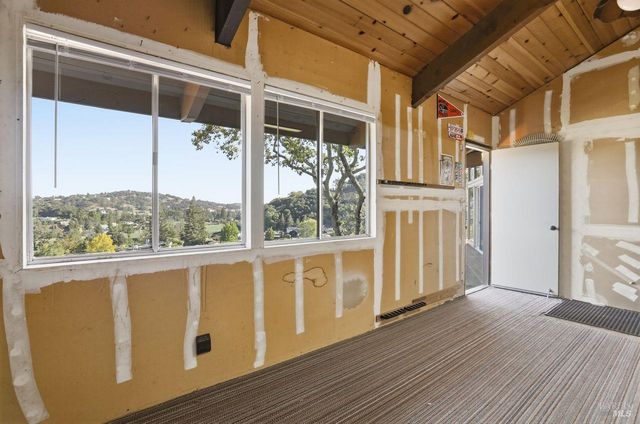 16 Burning Tree Dr, Novato, CA 94949