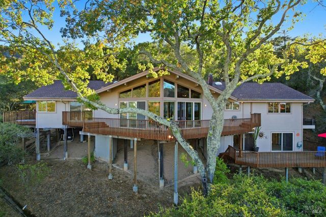 16 Burning Tree Dr, Novato, CA 94949