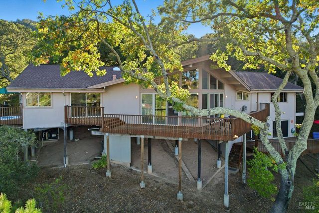 16 Burning Tree Dr, Novato, CA 94949