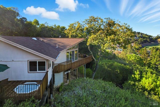 16 Burning Tree Dr, Novato, CA 94949