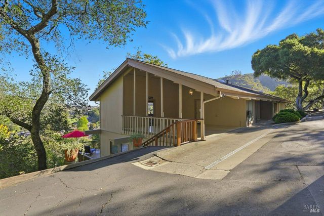 16 Burning Tree Dr, Novato, CA 94949