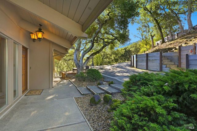 16 Burning Tree Dr, Novato, CA 94949