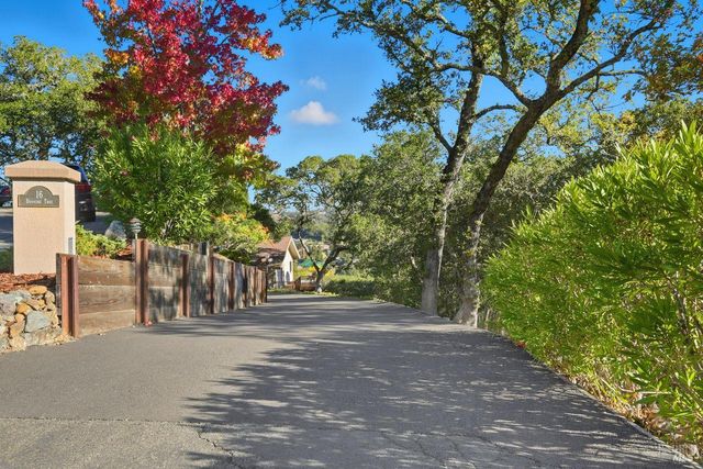 16 Burning Tree Dr, Novato, CA 94949