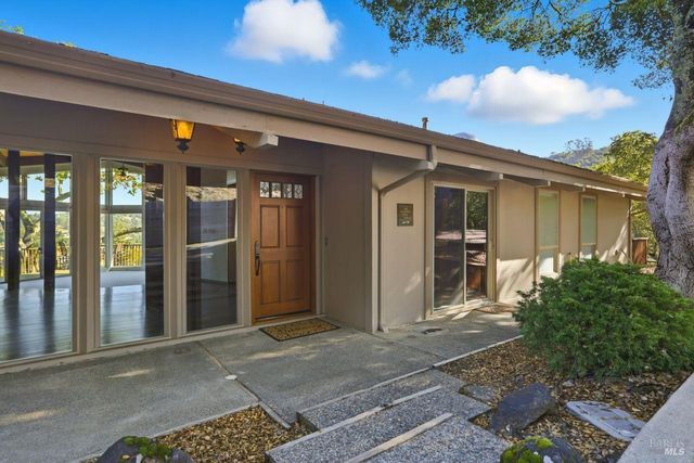 16 Burning Tree Dr, Novato, CA 94949