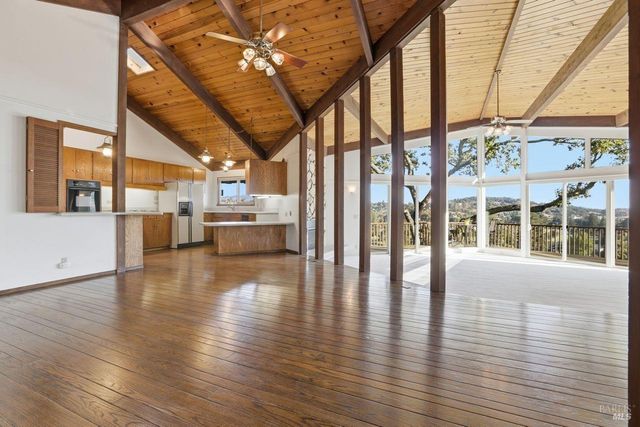 16 Burning Tree Dr, Novato, CA 94949