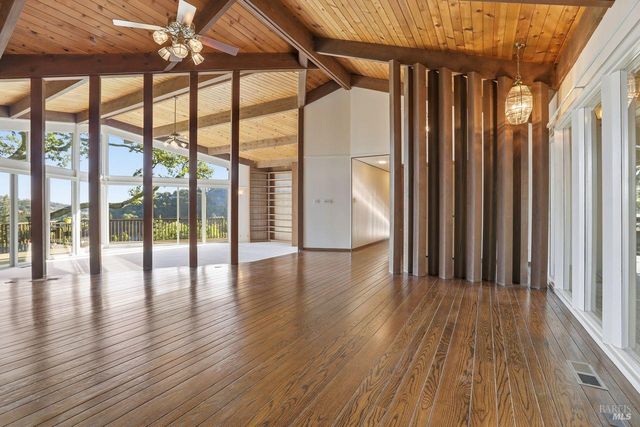 16 Burning Tree Dr, Novato, CA 94949