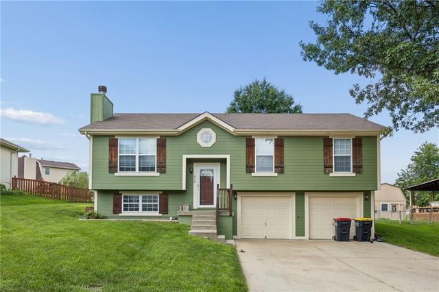 808 Pine Crest Avenue, Kearney, MO 64060
