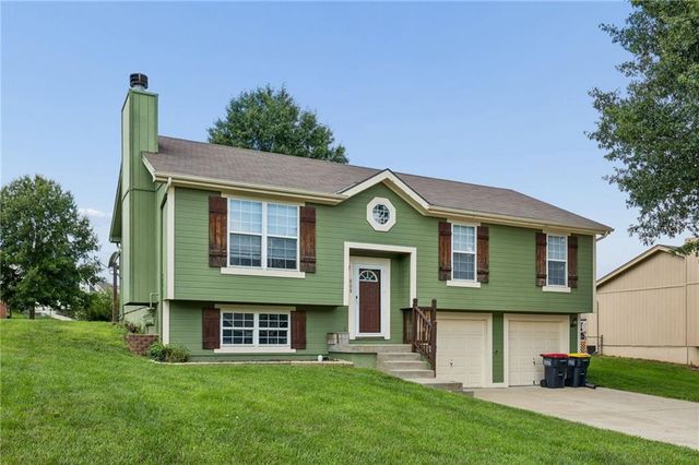 808 Pine Crest Avenue, Kearney, MO 64060