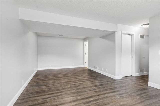 808 Pine Crest Avenue, Kearney, MO 64060
