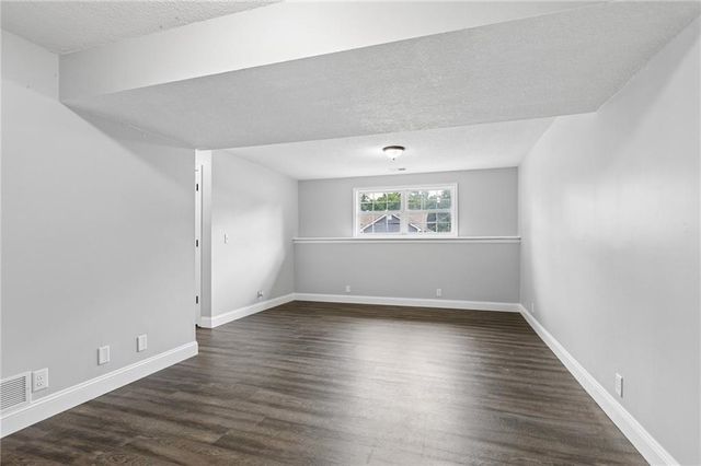 808 Pine Crest Avenue, Kearney, MO 64060