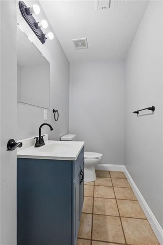 808 Pine Crest Avenue, Kearney, MO 64060