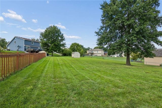 808 Pine Crest Avenue, Kearney, MO 64060