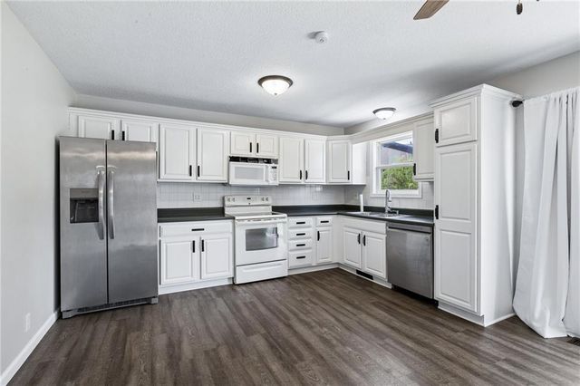 808 Pine Crest Avenue, Kearney, MO 64060