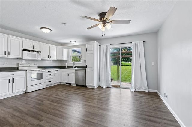 808 Pine Crest Avenue, Kearney, MO 64060