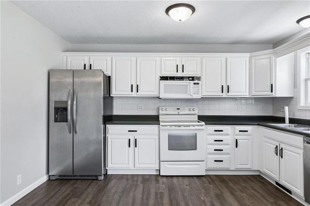 808 Pine Crest Avenue, Kearney, MO 64060