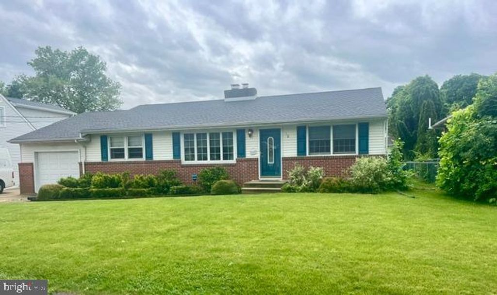 10 SPRUCE AVE, BORDENTOWN, NJ 08505 — exterior