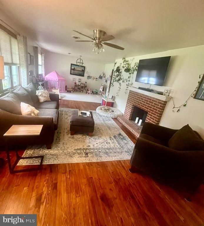 10 SPRUCE AVE, BORDENTOWN, NJ 08505 — photo 2