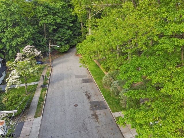 82 Arlington Ave, Caldwell Boro Twp., NJ 07006