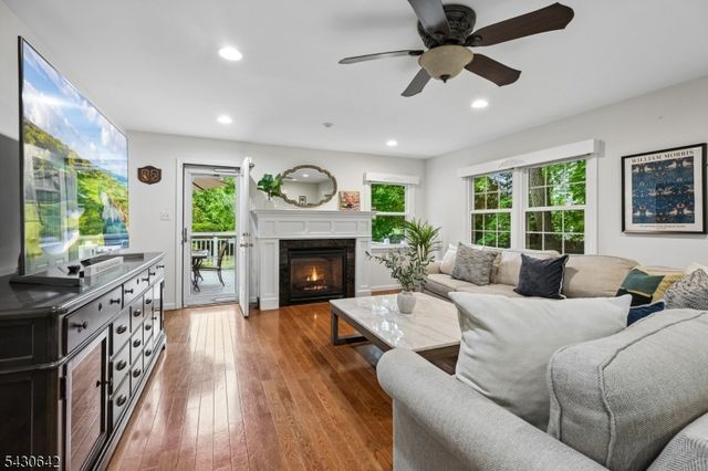 82 Arlington Ave, Caldwell Boro Twp., NJ 07006