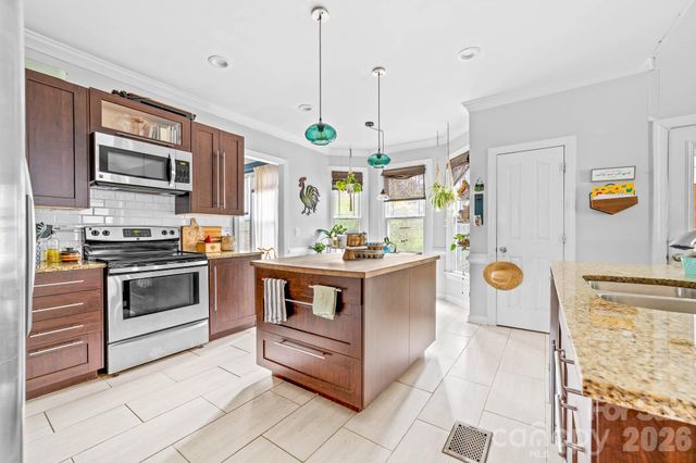 9907 Davis Lake Parkway, Charlotte, NC 28269