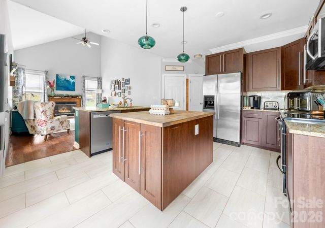 9907 Davis Lake Parkway, Charlotte, NC 28269