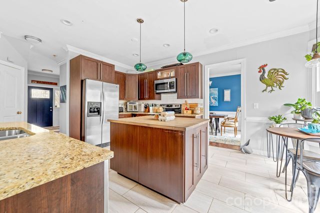 9907 Davis Lake Parkway, Charlotte, NC 28269