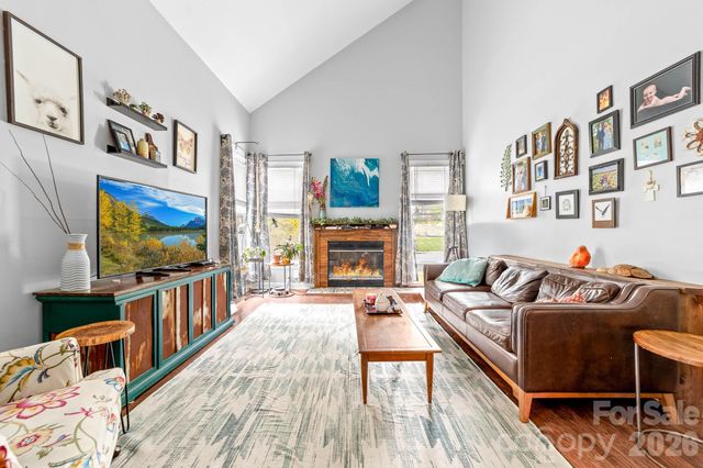 9907 Davis Lake Parkway, Charlotte, NC 28269