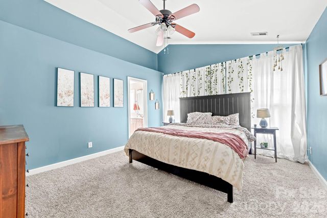 9907 Davis Lake Parkway, Charlotte, NC 28269