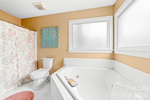 9907 Davis Lake Parkway, Charlotte, NC 28269