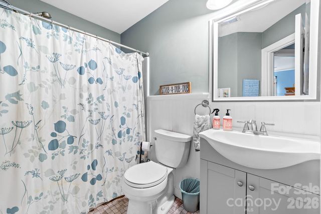 9907 Davis Lake Parkway, Charlotte, NC 28269