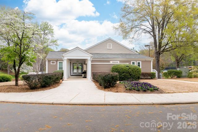 9907 Davis Lake Parkway, Charlotte, NC 28269