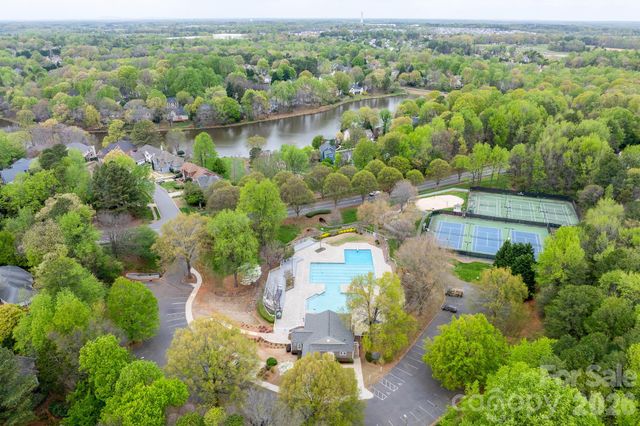 9907 Davis Lake Parkway, Charlotte, NC 28269