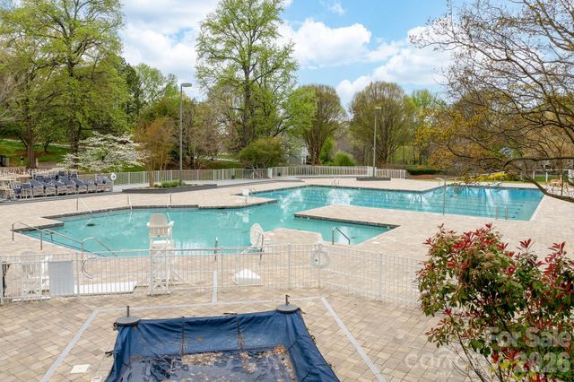 9907 Davis Lake Parkway, Charlotte, NC 28269