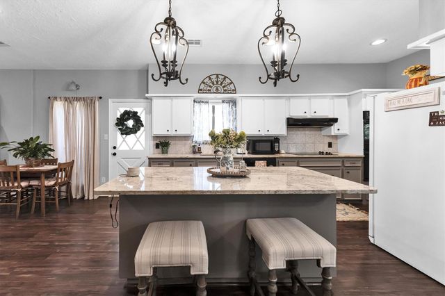 59 El Dorado Street, Panorama Village, TX 77304