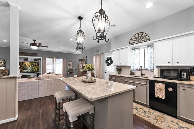 59 El Dorado Street, Panorama Village, TX 77304