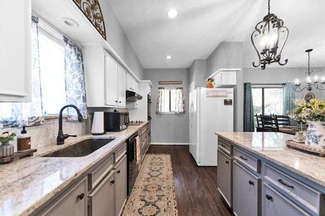 59 El Dorado Street, Panorama Village, TX 77304
