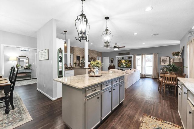 59 El Dorado Street, Panorama Village, TX 77304