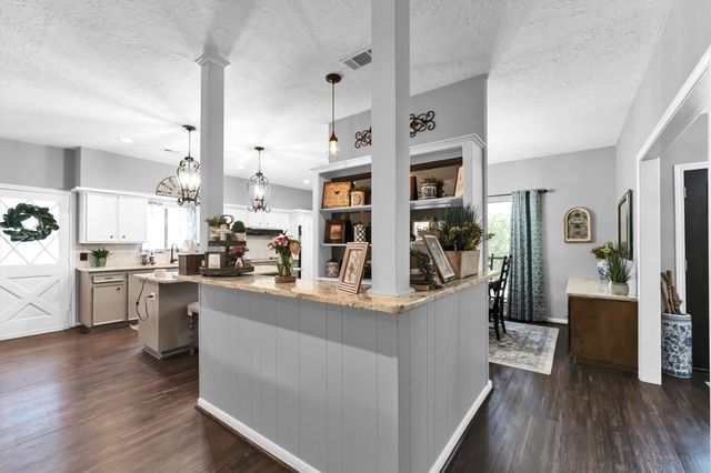 59 El Dorado Street, Panorama Village, TX 77304