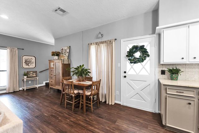 59 El Dorado Street, Panorama Village, TX 77304