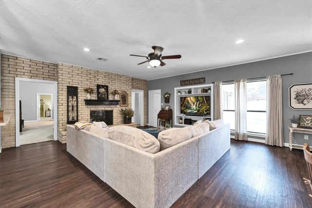 59 El Dorado Street, Panorama Village, TX 77304