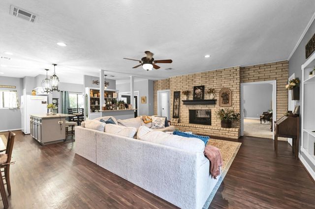 59 El Dorado Street, Panorama Village, TX 77304