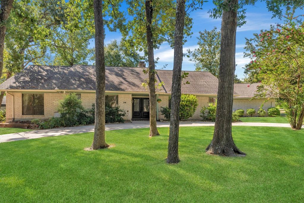 59 El Dorado Street, Panorama Village, TX 77304
