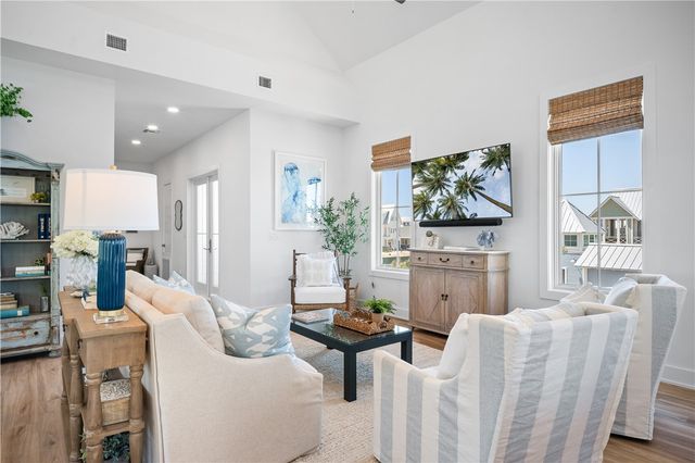 204 Coastline Dr, Port Aransas, TX 78373